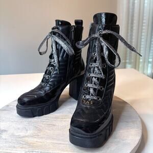 Vitalità Angels Zoya Black Quilted Calfskin Platform Lace-Up Boots Size 35 US 5